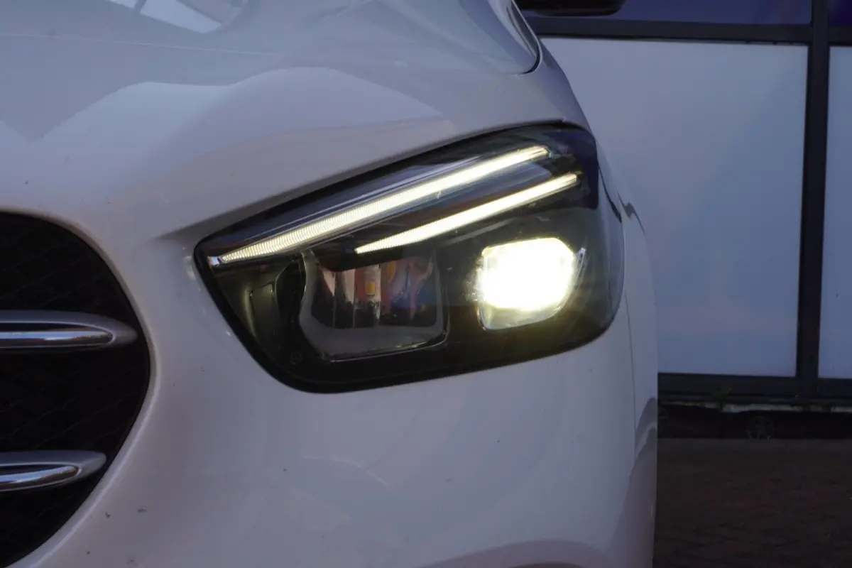 180 Business Solution Luxury / Virtual / Volleder / Camera / LED / Navigatie = ZEER MOOI+TOP AANBIEDING !!