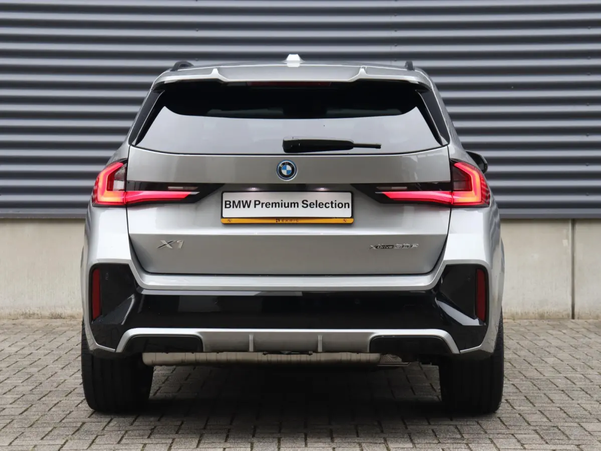 xDrive30e | M Sportpakket Pro | Panodak | Head-Up | Trekhaak | Elektr. Stoelen | Harman Kardon | Driving Assistant Prof. | Comfort Access | SOH 100% | 20'' LMV