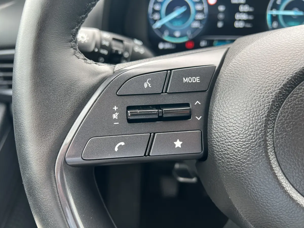 1.0 T-GDI 100pk Premium | Carplay | Climate control | Cruise control | Stoel/stuurverwarming | Camera | Parkeersensoren | DAB | Premium Audio | Lichtmetalen velgen | Navigatie