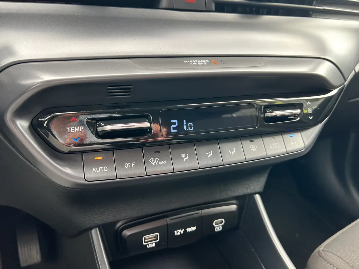 1.0 T-GDI 100pk Premium | Carplay | Climate control | Cruise control | Stoel/stuurverwarming | Camera | Parkeersensoren | DAB | Premium Audio | Lichtmetalen velgen | Navigatie