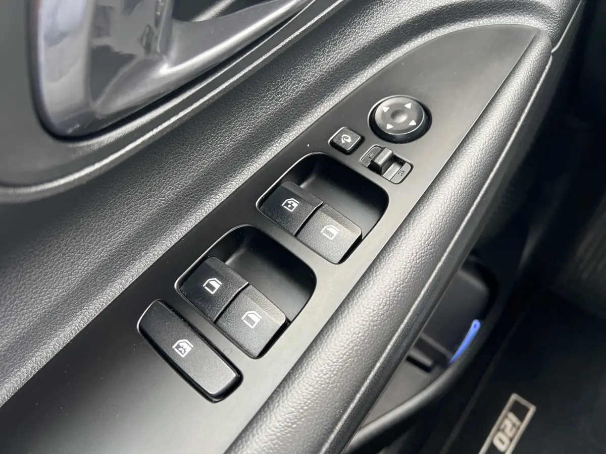 1.0 T-GDI 100pk Premium | Carplay | Climate control | Cruise control | Stoel/stuurverwarming | Camera | Parkeersensoren | DAB | Premium Audio | Lichtmetalen velgen | Navigatie