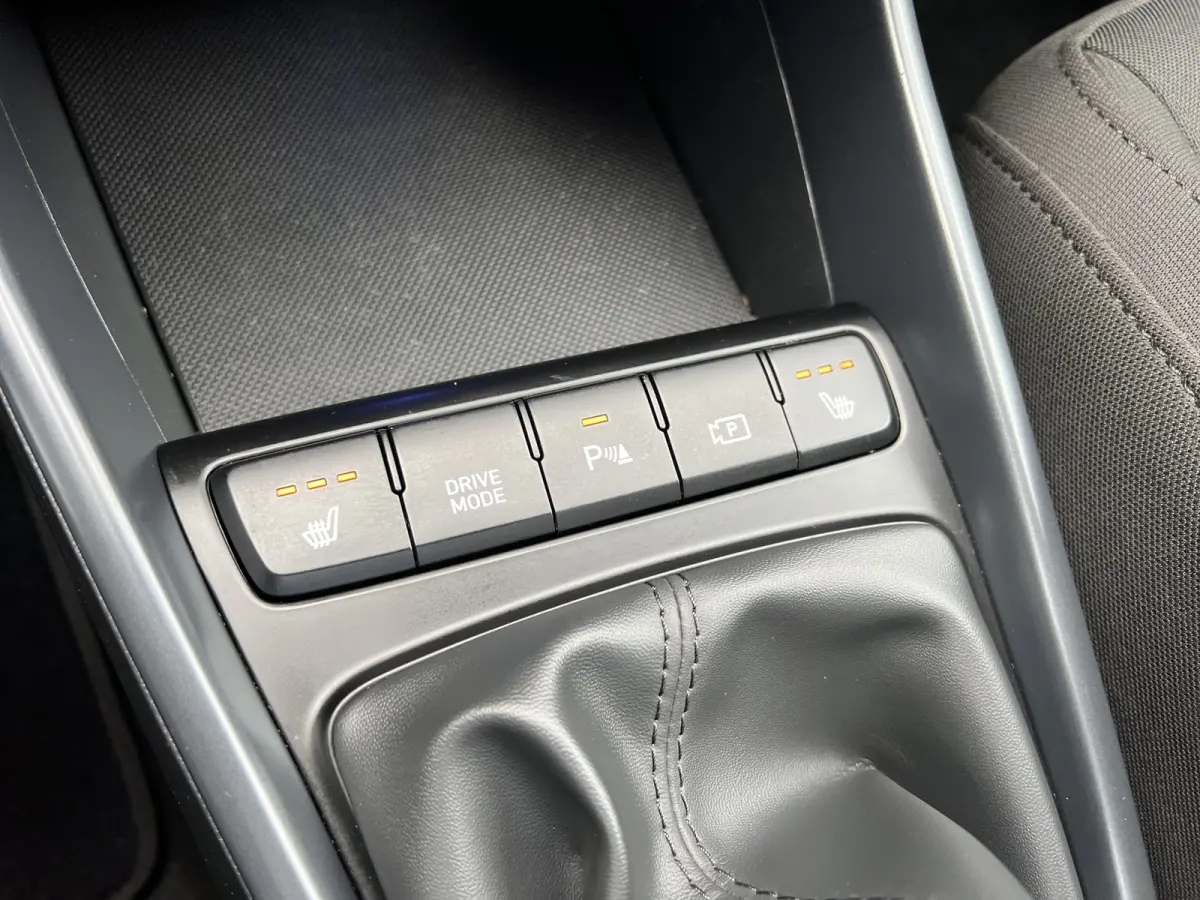 1.0 T-GDI 100pk Premium | Carplay | Climate control | Cruise control | Stoel/stuurverwarming | Camera | Parkeersensoren | DAB | Premium Audio | Lichtmetalen velgen | Navigatie