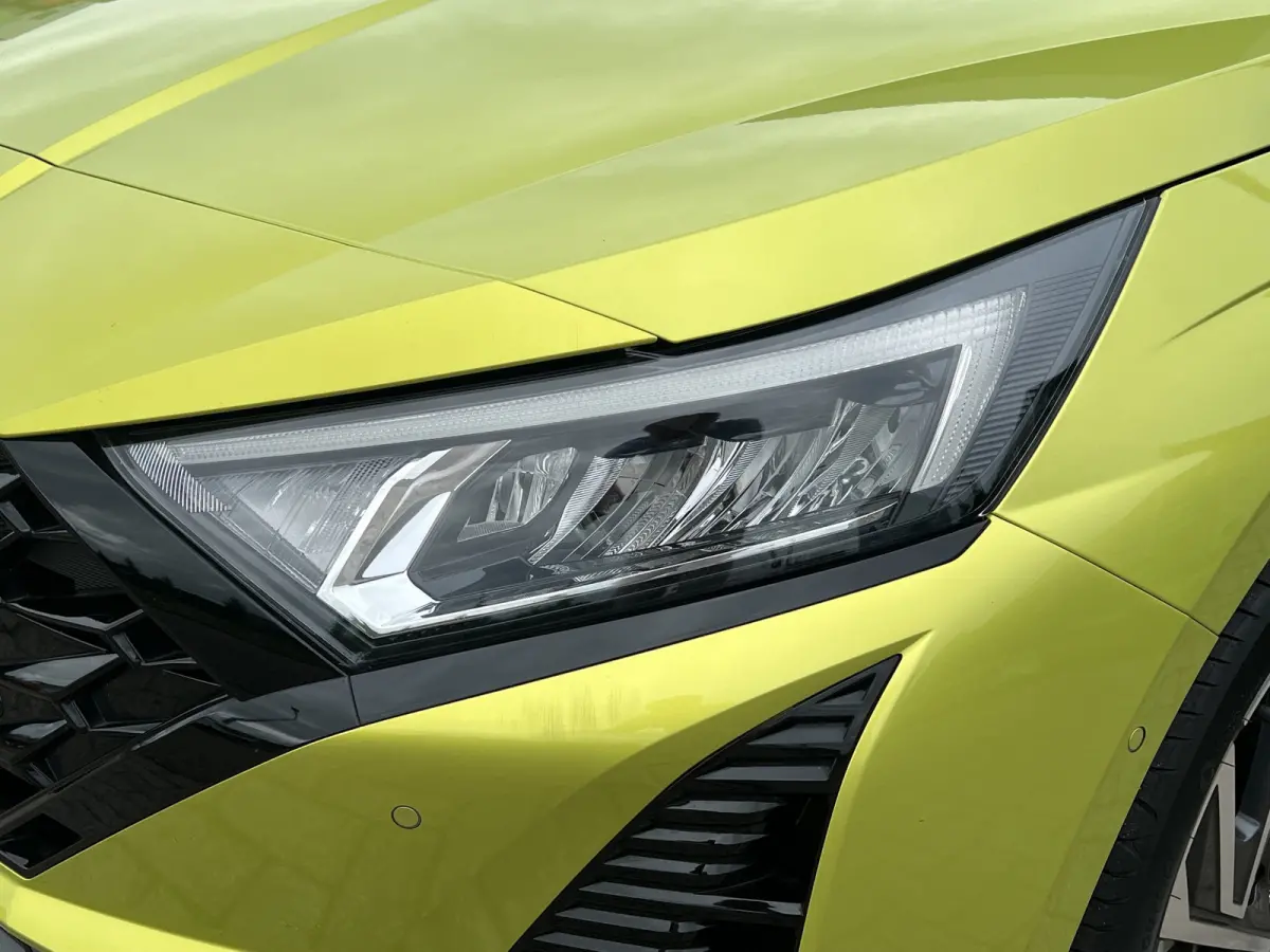 1.0 T-GDI 100pk Premium | Carplay | Climate control | Cruise control | Stoel/stuurverwarming | Camera | Parkeersensoren | DAB | Premium Audio | Lichtmetalen velgen | Navigatie