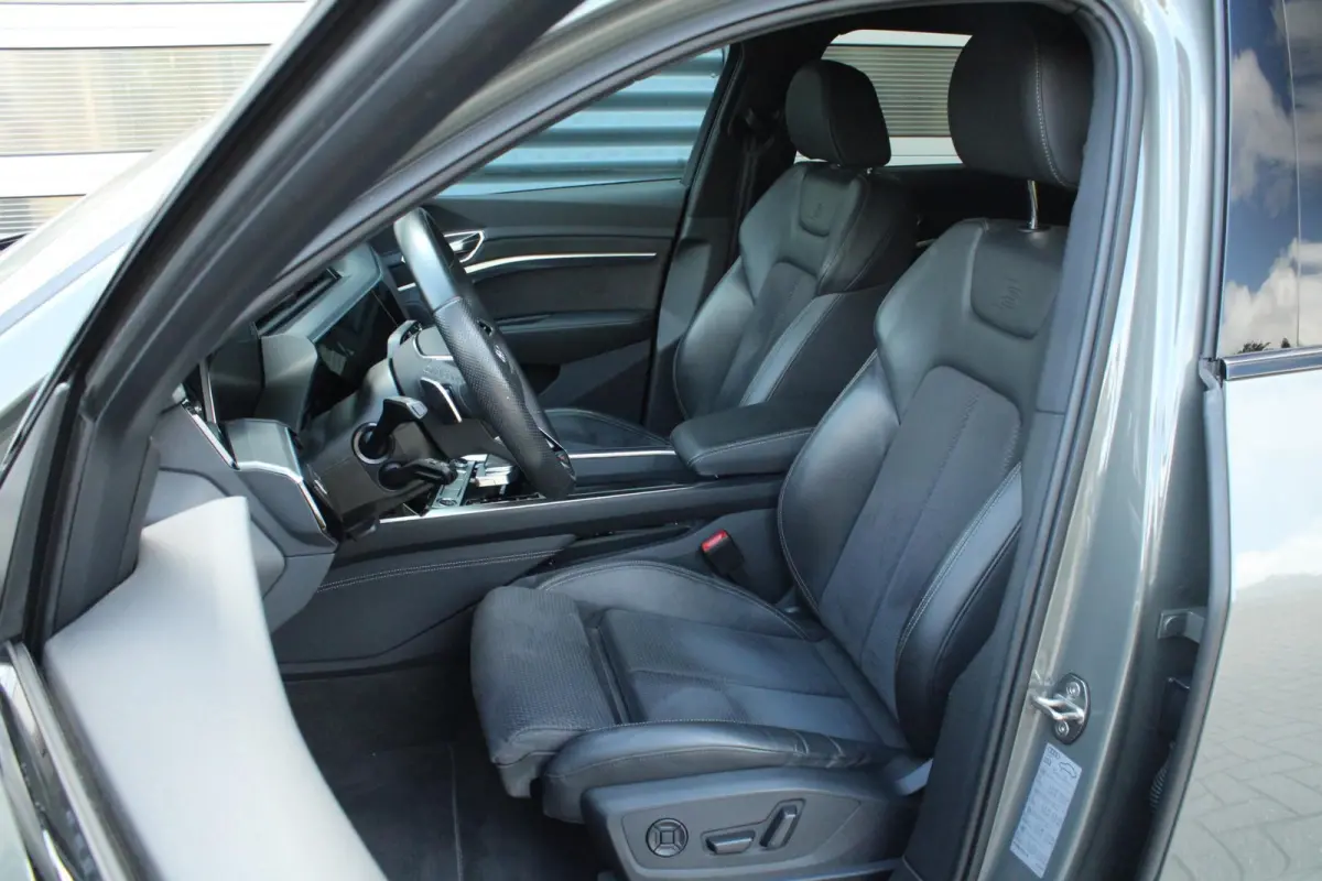 50 340pk quattro S Edition 95 kWh | Trekhaak | Elek. Sportstoelen + Memory | Stuur + Stoelverwarming | Adaptieve Cruise Control | Achteruitrijcamera