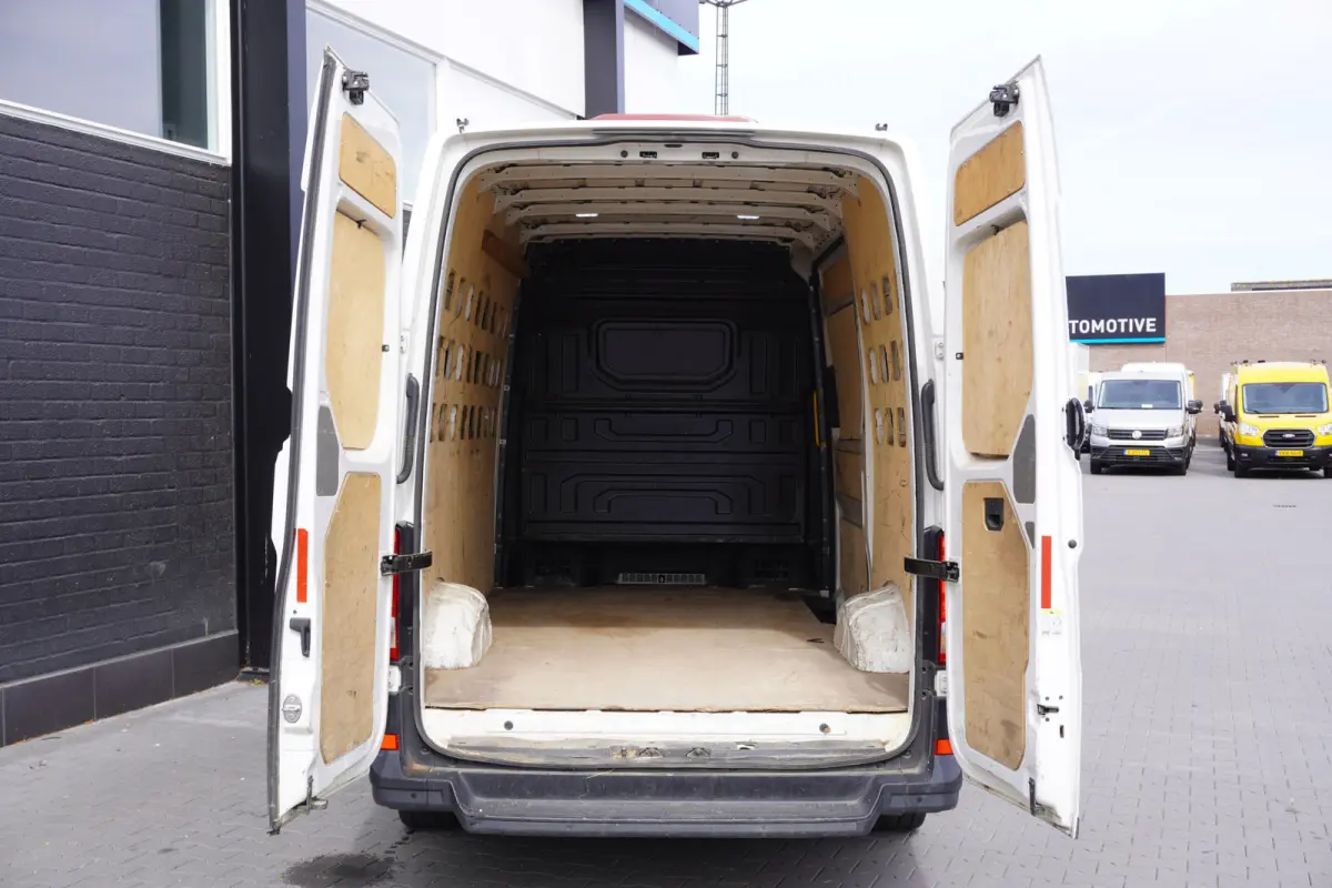 2.0 TDI 140PK L3H3 4Motion EURO 6 - Airco - Cruise - PDC - €21.950,- Excl.