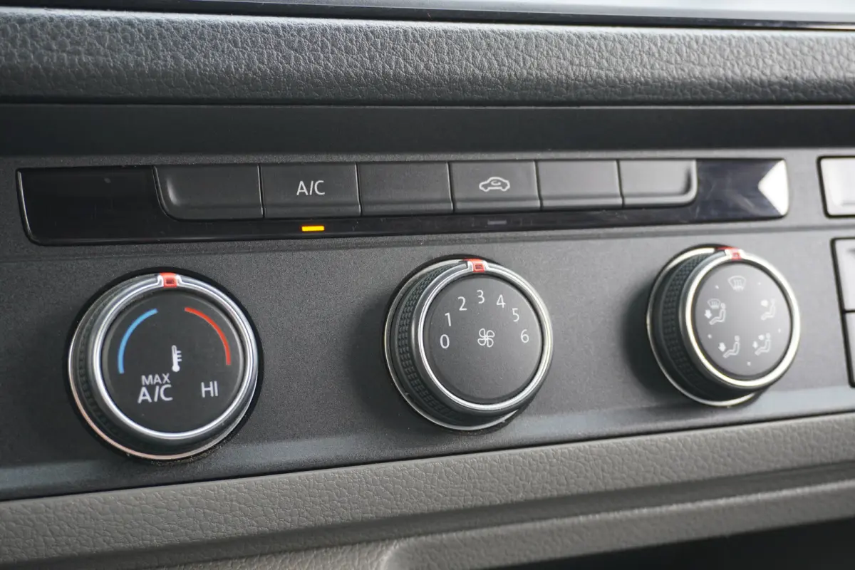 2.0 TDI 140PK L3H3 4Motion EURO 6 - Airco - PDC - €21.950,- Excl.