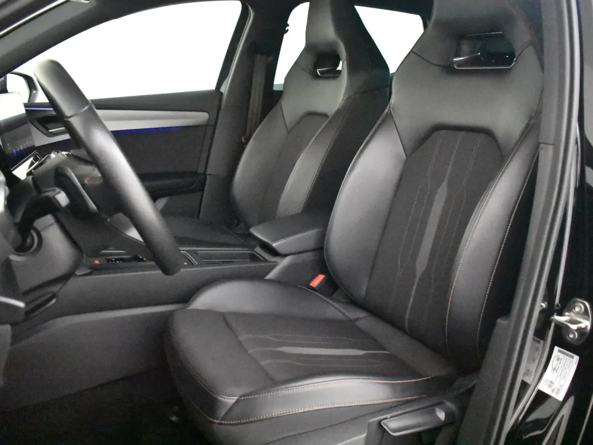 1.4 e-Hybrid VZ Adrenaline 245 Pk AUTO l Elektr. Pano-dak | Camera | Cr. Control Adapt | Climate Cont. | Keyless | Stoel/stuurverw | App connect | Dodehoekdetectie | Navi | DAB | LED | 19"LM