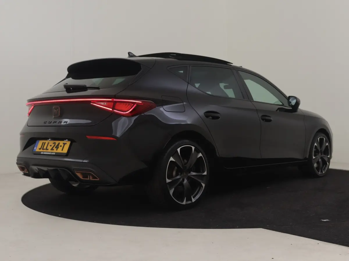 1.4 e-Hybrid VZ Adrenaline 245 Pk AUTO l Elektr. Pano-dak | Camera | Cr. Control Adapt | Climate Cont. | Keyless | Stoel/stuurverw | App connect | Dodehoekdetectie | Navi | DAB | LED | 19"LM