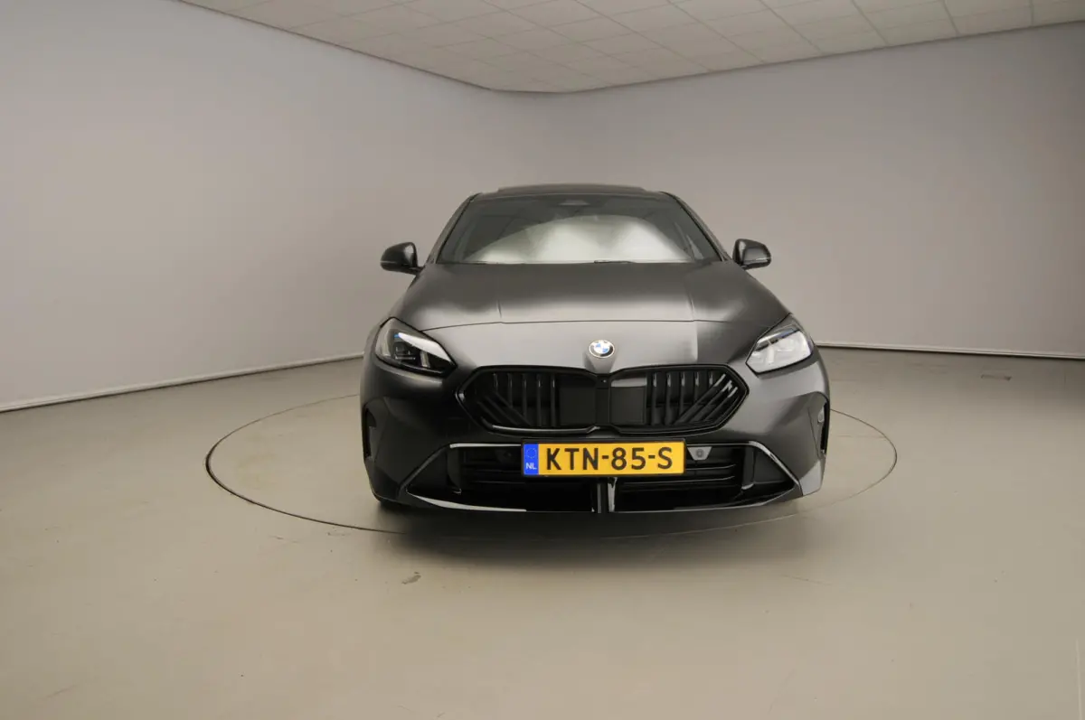 120 M Sportpakket Pro / Premium Pack / Panoramadak / Harman-Kardon /  Camera / Getint glas / Alu wielen 19 inch