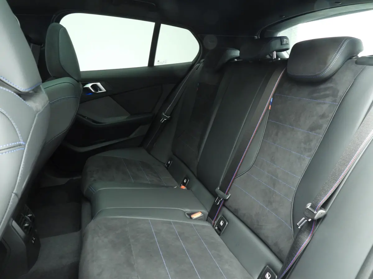 120 M Sportpakket Pro / Premium Pack / Panoramadak / Harman-Kardon /  Camera / Getint glas / Alu wielen 19 inch