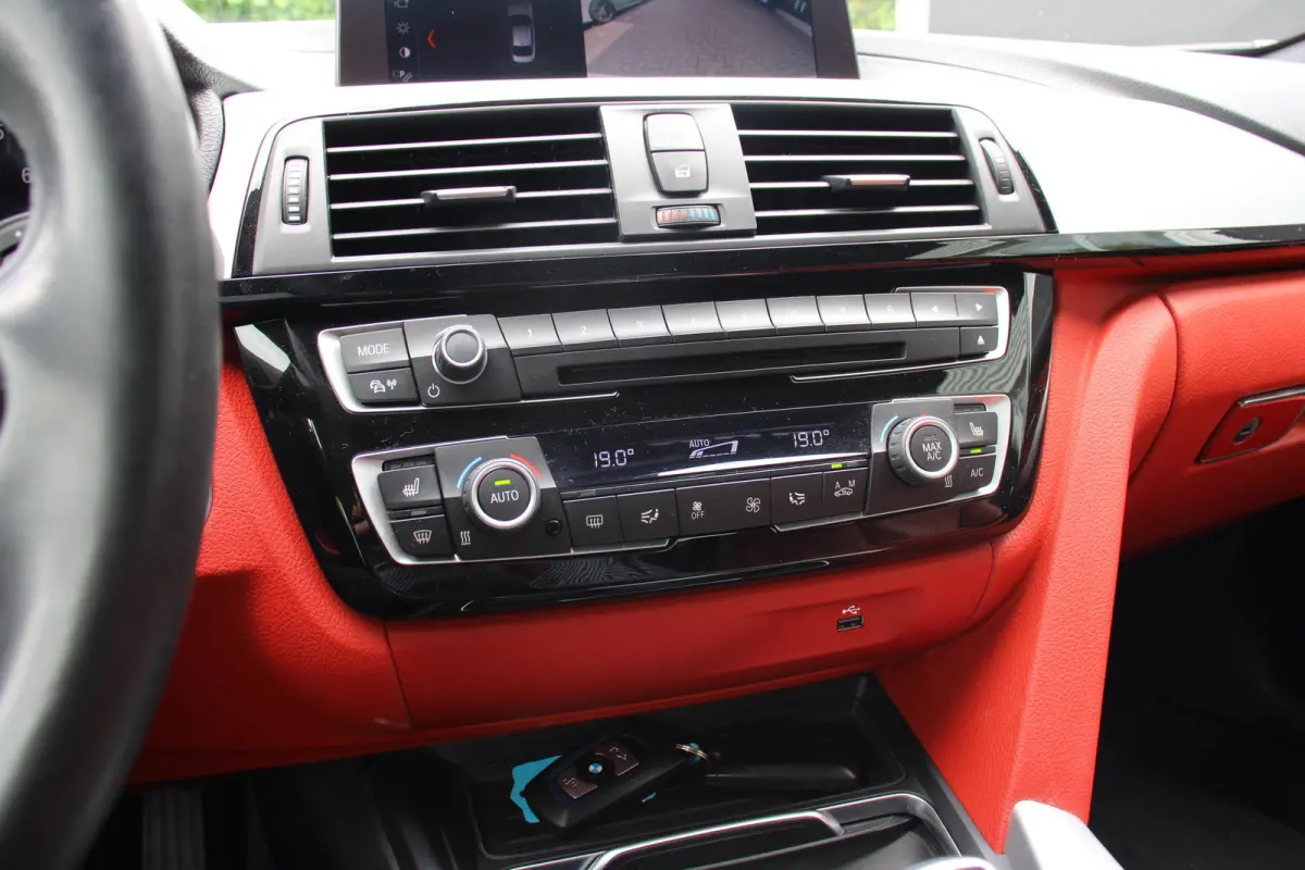 440i xDrive High Executive UNIEK | NL-AUTO! | DEALER OH! | PANODAK | ELEKTR. STOEL INCL. MEMORY | STOELVERWARMING | CAMERA | CRUISE | LEDER | LED | PARK SENS V+A