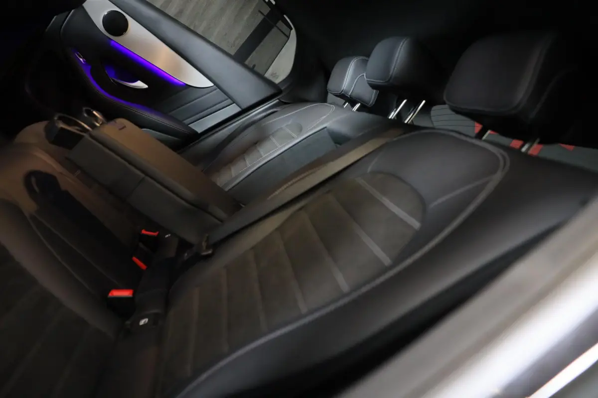 300e 4MATIC AMG 63 Look / Memory / Digital Cockpit / Open Dak / Camera / Acc / Trekhaak / Led