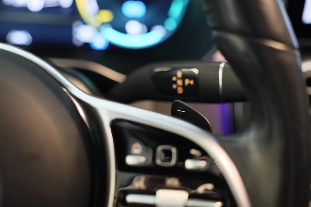 300e 4MATIC AMG 63 Look / Memory / Digital Cockpit / Open Dak / Camera / Acc / Trekhaak / Led