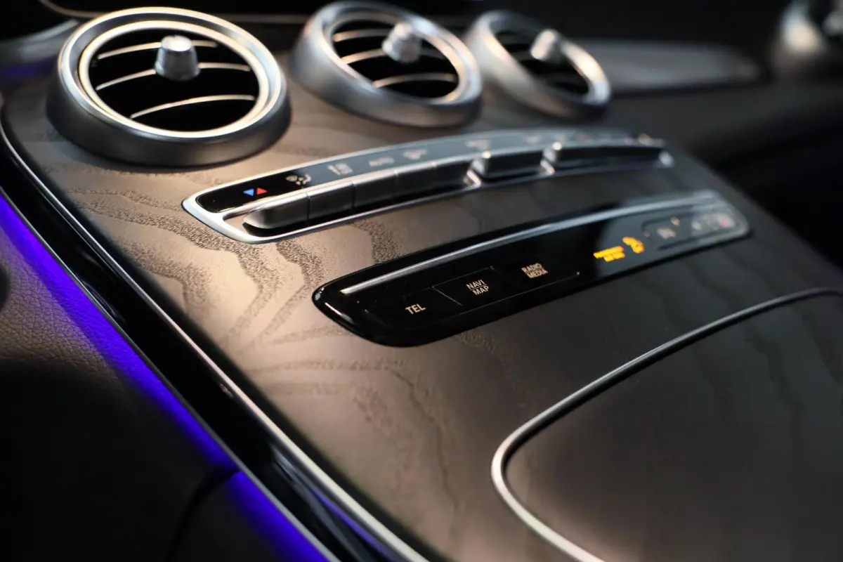 300e 4MATIC AMG 63 Look / Memory / Digital Cockpit / Open Dak / Camera / Acc / Trekhaak / Led