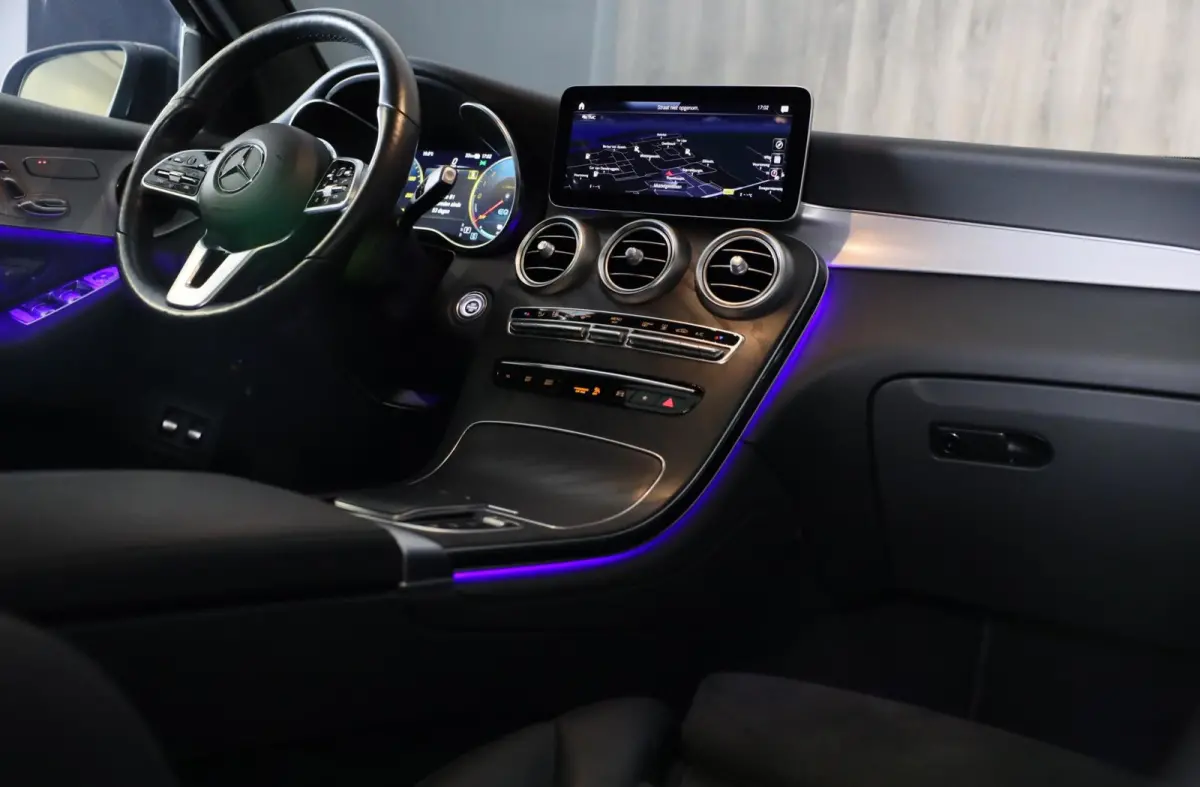 300e 4MATIC AMG 63 Look / Memory / Digital Cockpit / Open Dak / Camera / Acc / Trekhaak / Led