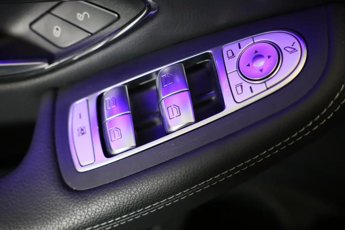 300e 4MATIC AMG 63 Look / Memory / Digital Cockpit / Open Dak / Camera / Acc / Trekhaak / Led