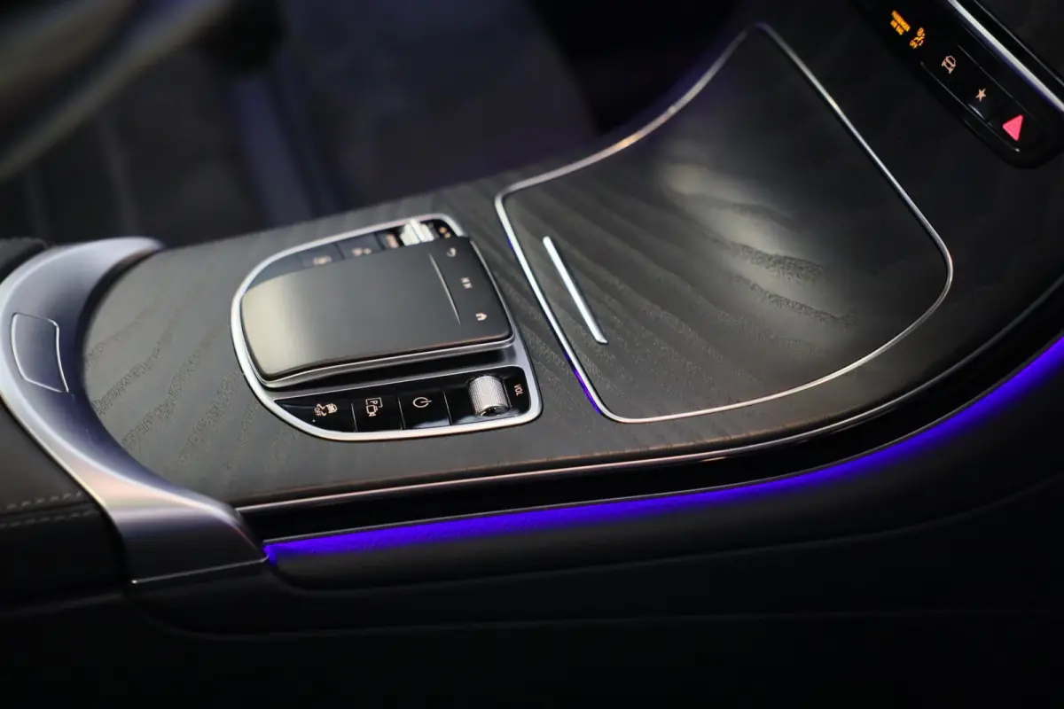 300e 4MATIC AMG 63 Look / Memory / Digital Cockpit / Open Dak / Camera / Acc / Trekhaak / Led