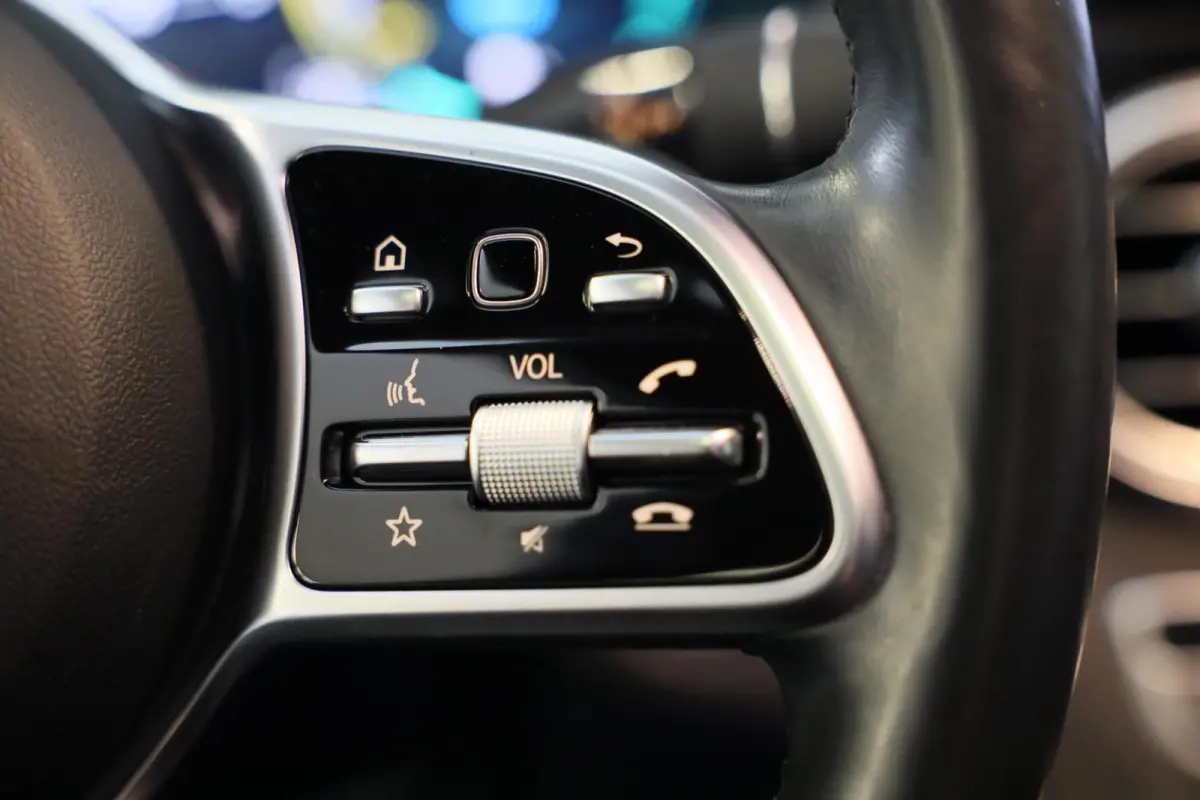 300e 4MATIC AMG 63 Look / Memory / Digital Cockpit / Open Dak / Camera / Acc / Trekhaak / Led