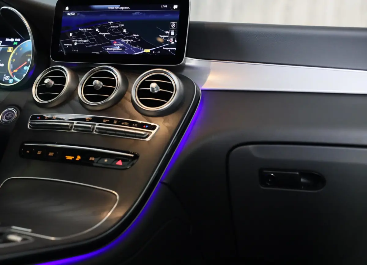 300e 4MATIC AMG 63 Look / Memory / Digital Cockpit / Open Dak / Camera / Acc / Trekhaak / Led