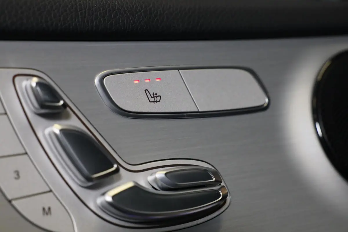 300e 4MATIC AMG 63 Look / Memory / Digital Cockpit / Open Dak / Camera / Acc / Trekhaak / Led