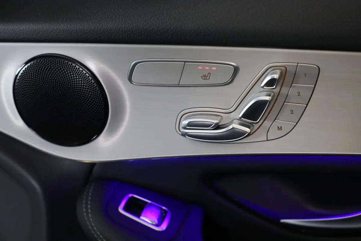 300e 4MATIC AMG 63 Look / Memory / Digital Cockpit / Open Dak / Camera / Acc / Trekhaak / Led