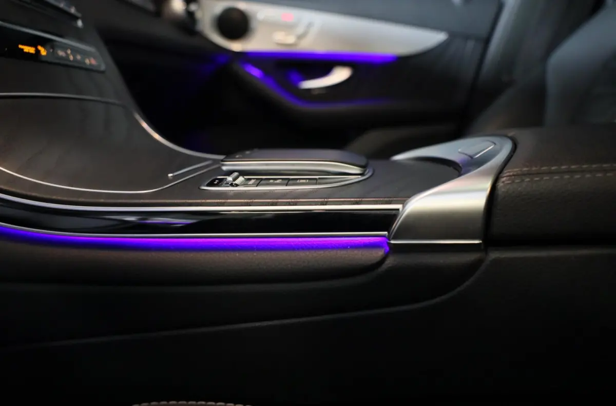 300e 4MATIC AMG 63 Look / Memory / Digital Cockpit / Open Dak / Camera / Acc / Trekhaak / Led