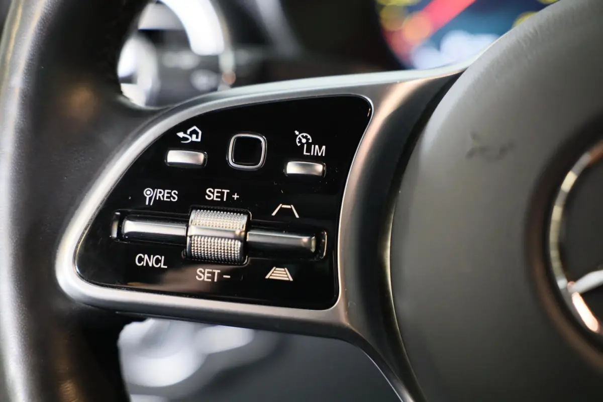 300e 4MATIC AMG 63 Look / Memory / Digital Cockpit / Open Dak / Camera / Acc / Trekhaak / Led