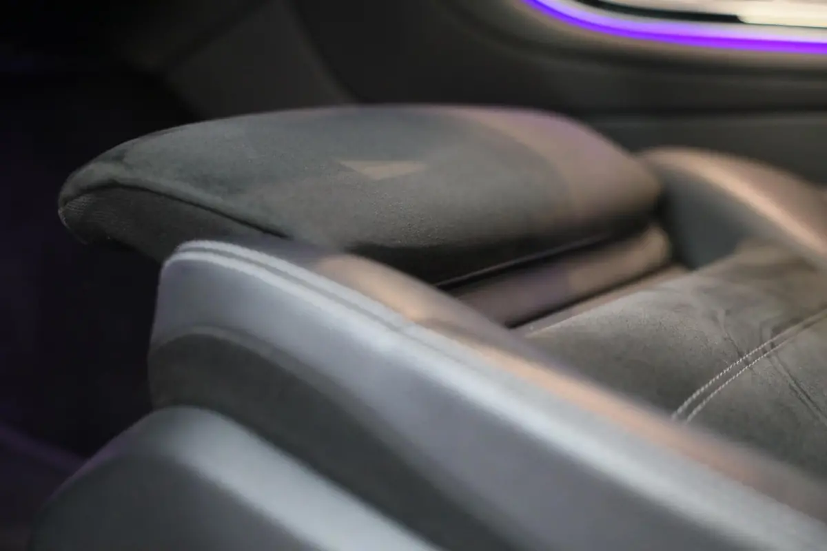 300e 4MATIC AMG 63 Look / Memory / Digital Cockpit / Open Dak / Camera / Acc / Trekhaak / Led