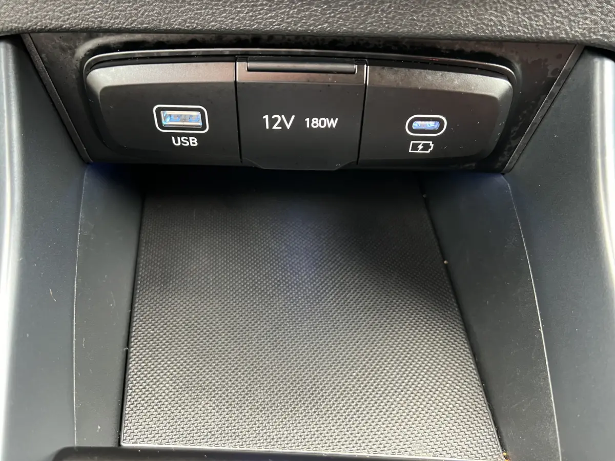 1.0 T-GDI 100pk N-Line | Camera | Carplay | Premium audio | Cruise controle | Navigatie | 17'' velgen | Dodehoek detectie | Parkeersensoren