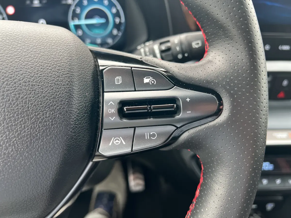 1.0 T-GDI 100pk N-Line | Camera | Carplay | Premium audio | Cruise controle | Navigatie | 17'' velgen | Dodehoek detectie | Parkeersensoren