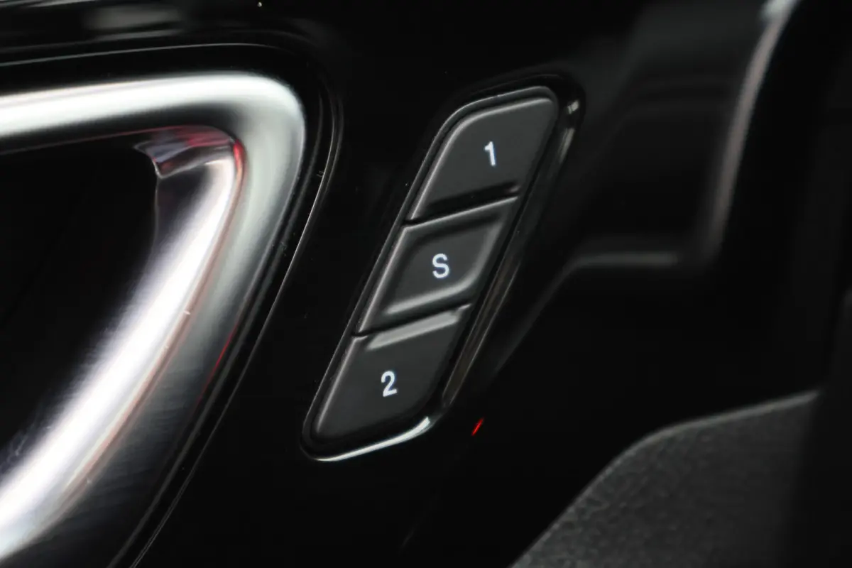 4xe 240 Plug-in Hybrid S 360° Camera, Panoramadak, Apple Carplay, ACC, Keyless, LED, 19''