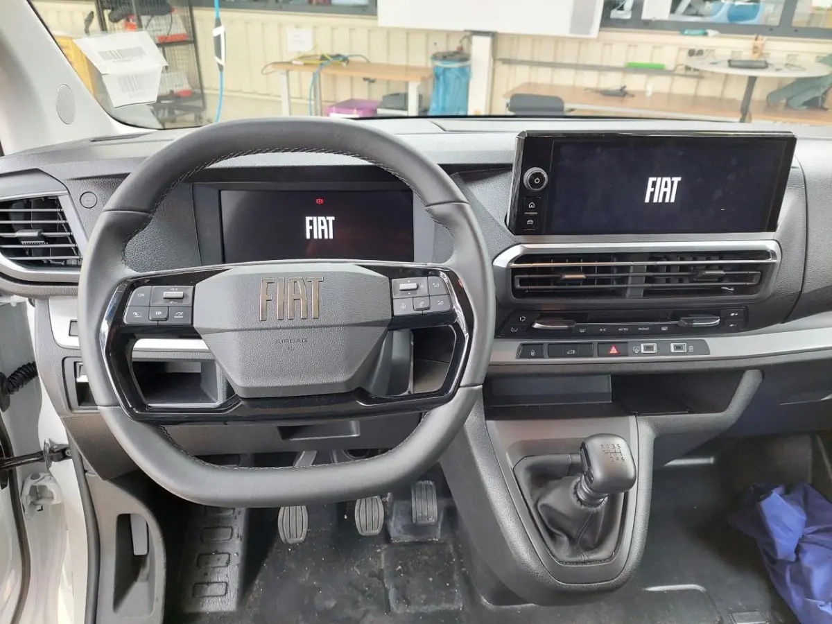 L2 2.0 Diesel 145 PK | 8 JAAR GARANTIE | TREKHAAK | CAMERA | NAVI | BETIMMERING | DRAADLOOS CARLAY