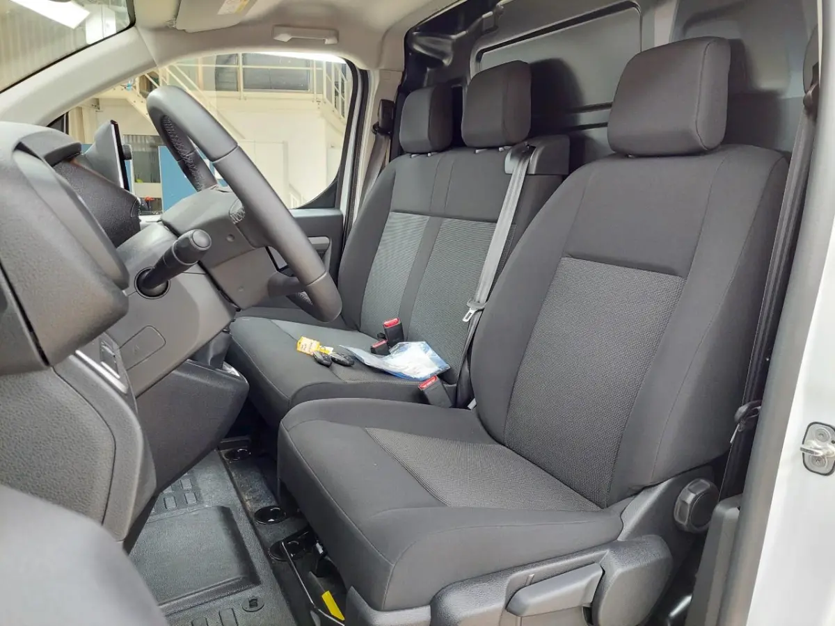 L2 2.0 Diesel 145 PK | 8 JAAR GARANTIE | TREKHAAK | CAMERA | NAVI | BETIMMERING | DRAADLOOS CARLAY