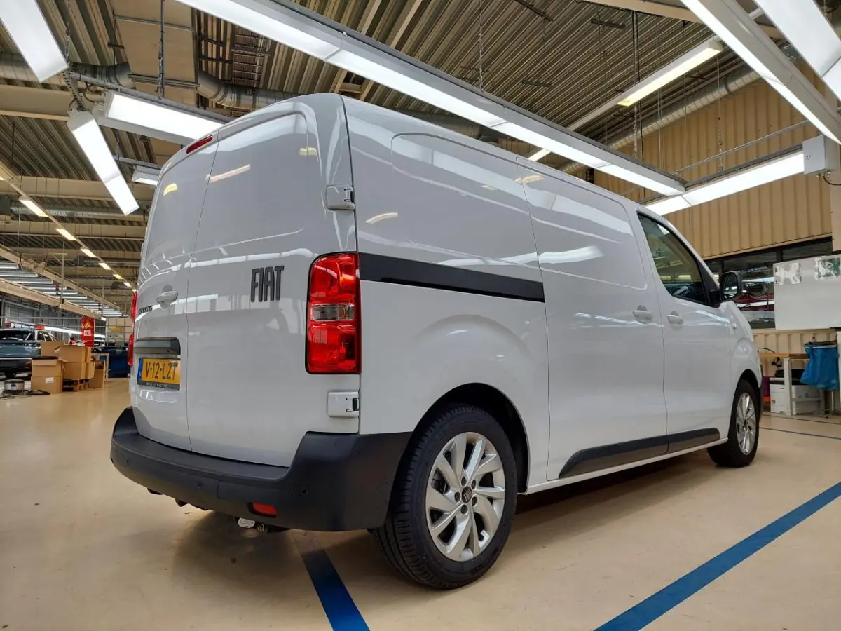 L2 2.0 Diesel 145 PK | 8 JAAR GARANTIE | TREKHAAK | CAMERA | NAVI | BETIMMERING | DRAADLOOS CARLAY