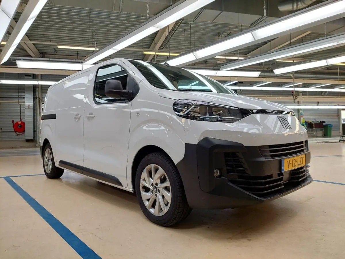 L2 2.0 Diesel 145 PK | 8 JAAR GARANTIE | TREKHAAK | CAMERA | NAVI | BETIMMERING | DRAADLOOS CARLAY