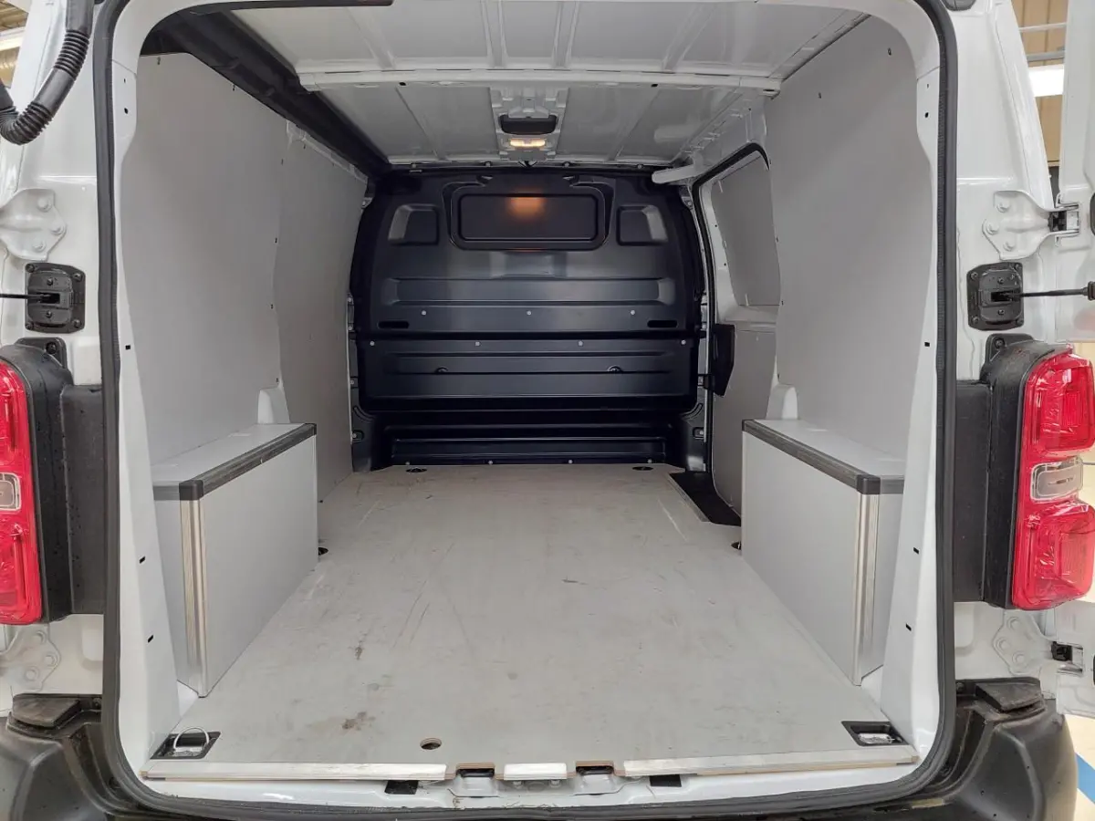 L2 2.0 Diesel 145 PK | 8 JAAR GARANTIE | TREKHAAK | CAMERA | NAVI | BETIMMERING | DRAADLOOS CARLAY