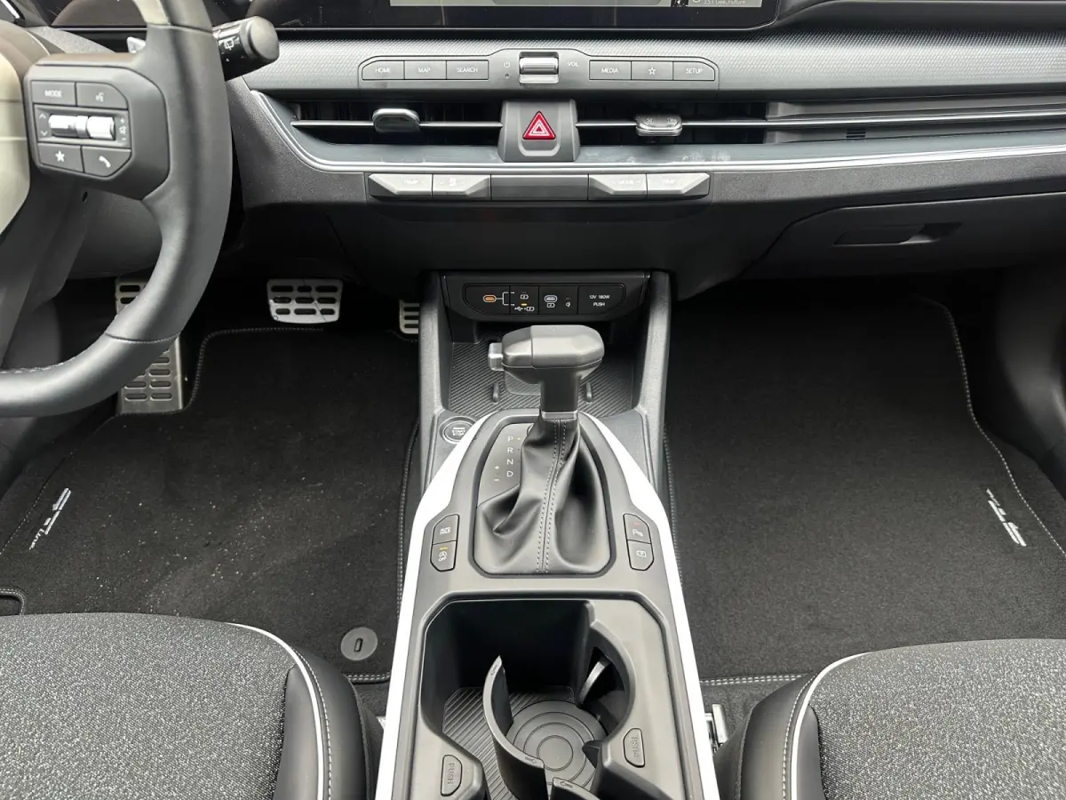 1.0 T-GDi MHEV GT-Line Launch Edition (pano) | Stoel & stuurverwarming | Wireless carplay/android auto | Fabrieksgarantie t/m 6-2036 +3x 1 jaar* | metallic lak | NAP