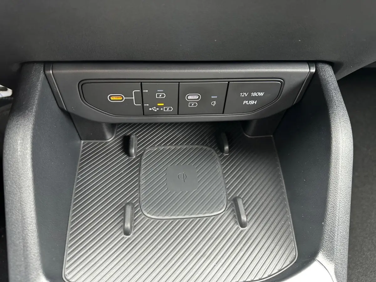 1.0 T-GDi MHEV GT-Line Launch Edition (pano) | Stoel & stuurverwarming | Wireless carplay/android auto | Fabrieksgarantie t/m 6-2036 +3x 1 jaar* | metallic lak | NAP