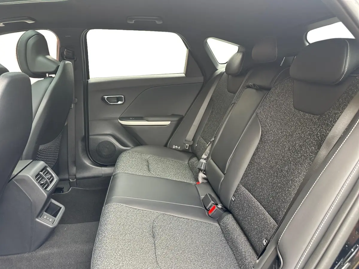 1.0 T-GDi MHEV GT-Line Launch Edition (pano) | Stoel & stuurverwarming | Wireless carplay/android auto | Fabrieksgarantie t/m 6-2036 +3x 1 jaar* | metallic lak | NAP