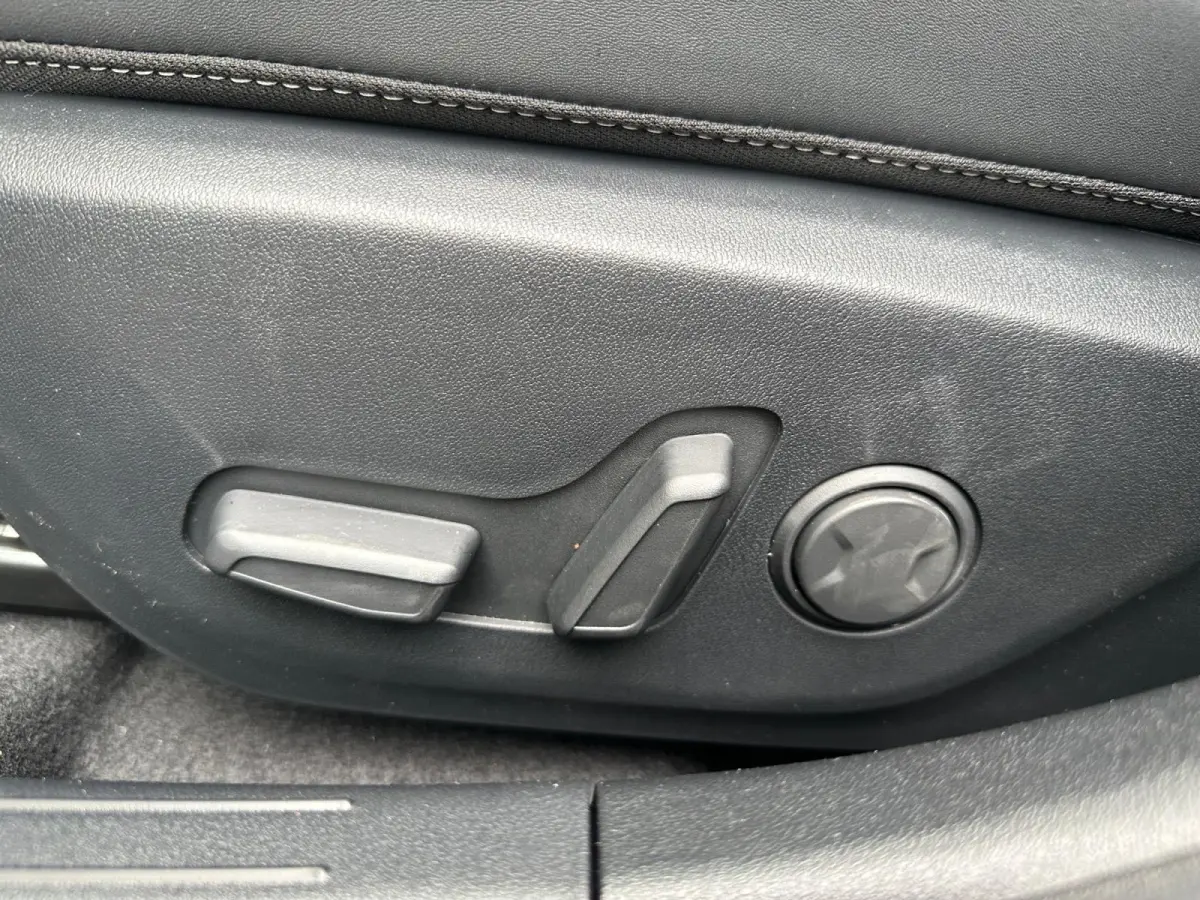 1.0 T-GDi MHEV GT-Line Launch Edition (pano) | Stoel & stuurverwarming | Wireless carplay/android auto | Fabrieksgarantie t/m 6-2036 +3x 1 jaar* | metallic lak | NAP