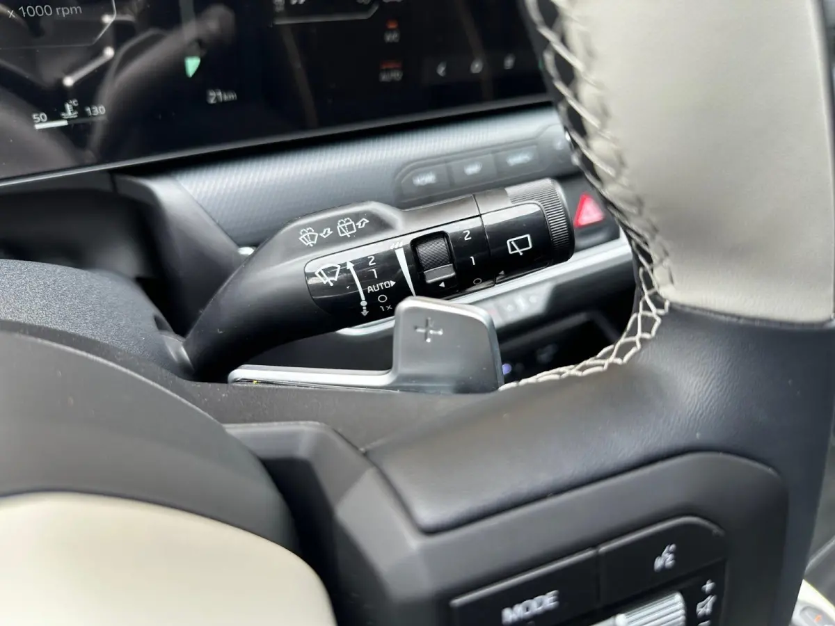1.0 T-GDi MHEV GT-Line Launch Edition (pano) | Stoel & stuurverwarming | Wireless carplay/android auto | Fabrieksgarantie t/m 6-2036 +3x 1 jaar* | metallic lak | NAP