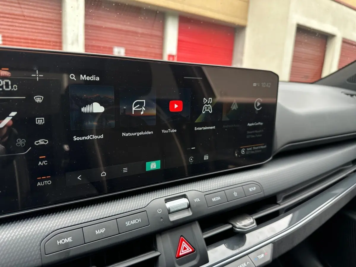 1.0 T-GDi MHEV GT-Line Launch Edition (pano) | Stoel & stuurverwarming | Wireless carplay/android auto | Fabrieksgarantie t/m 6-2036 +3x 1 jaar* | metallic lak | NAP