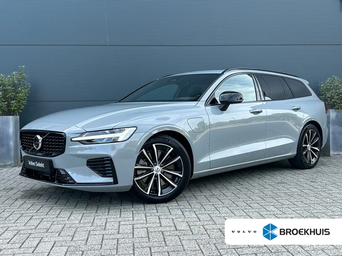 2.0 T8 Plug-in hybrid AWD Plus Dark | Panoramadak | Trekhaak | HUD | Harman/Kardon |