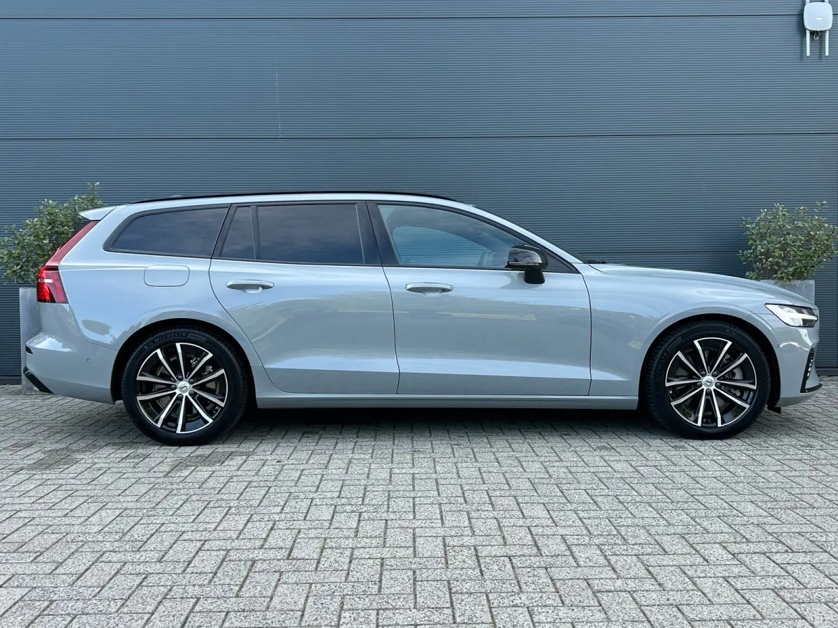 2.0 T8 Plug-in hybrid AWD Plus Dark | Panoramadak | Trekhaak | HUD | Harman/Kardon |