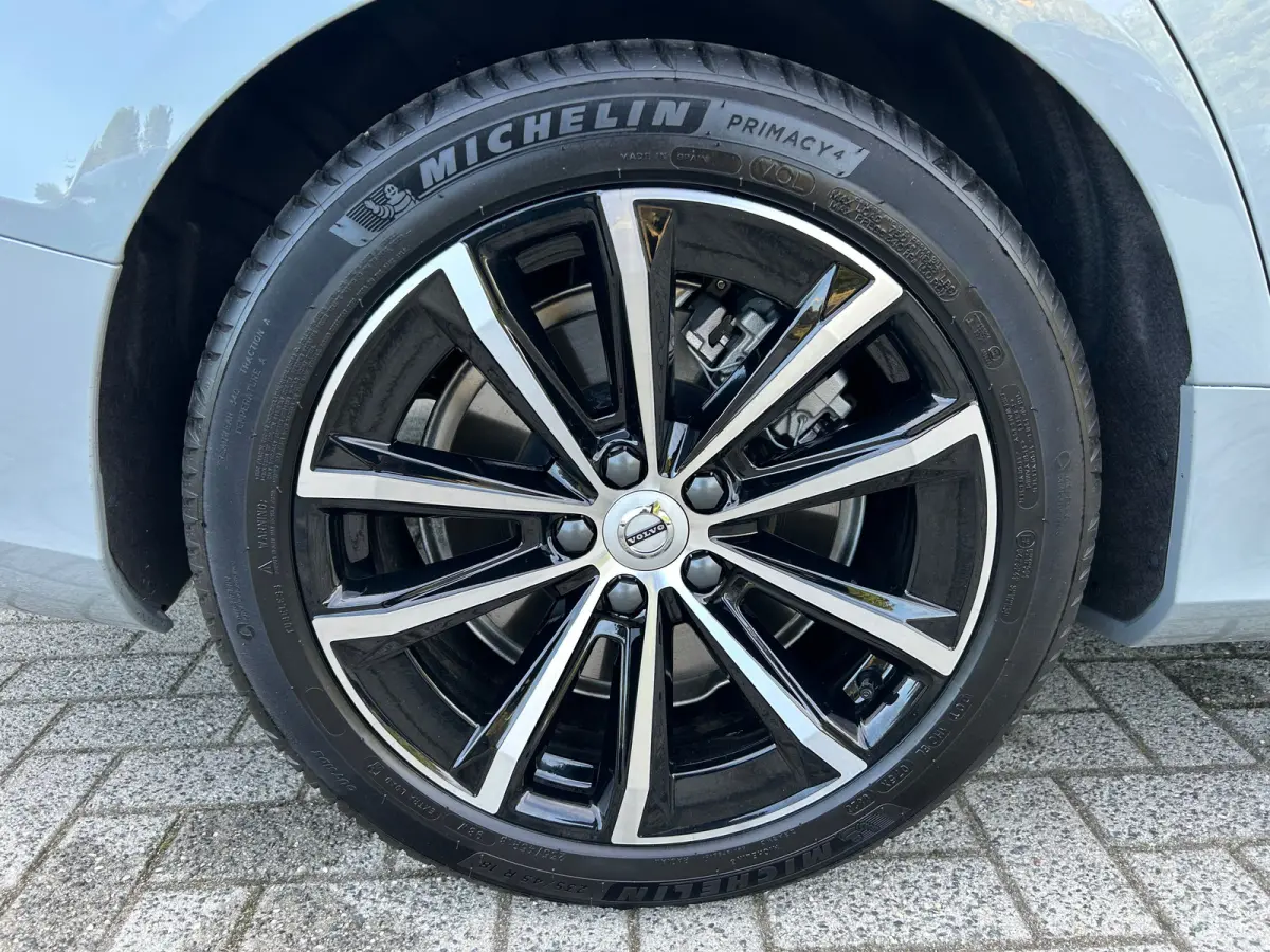 2.0 T8 Plug-in hybrid AWD Plus Dark | Panoramadak | Trekhaak | HUD | Harman/Kardon |