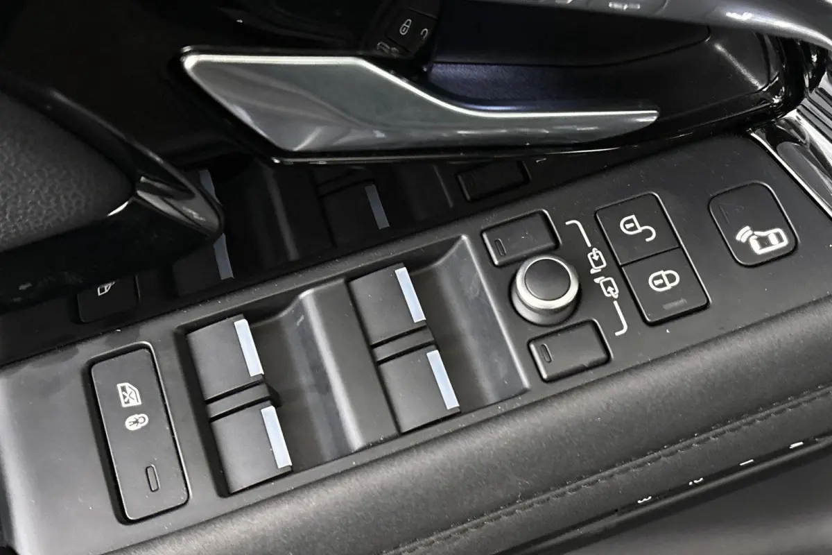 1.5 P300e AWD SE Leder Memory Stuur-Stoelverwarming Camera