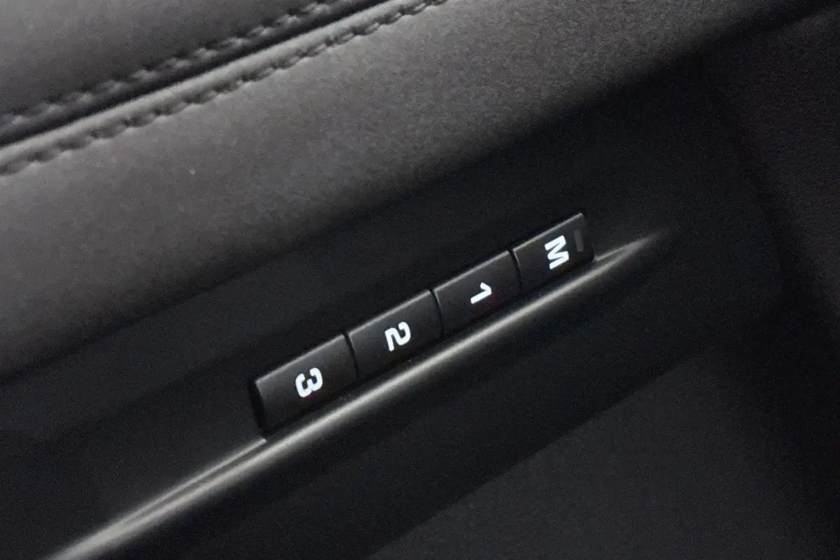 1.5 P300e AWD SE Leder Memory Stuur-Stoelverwarming Camera