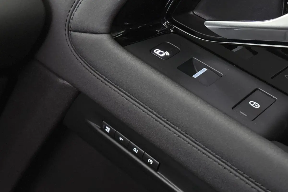 1.5 P300e AWD SE Leder Memory Stuur-Stoelverwarming Camera