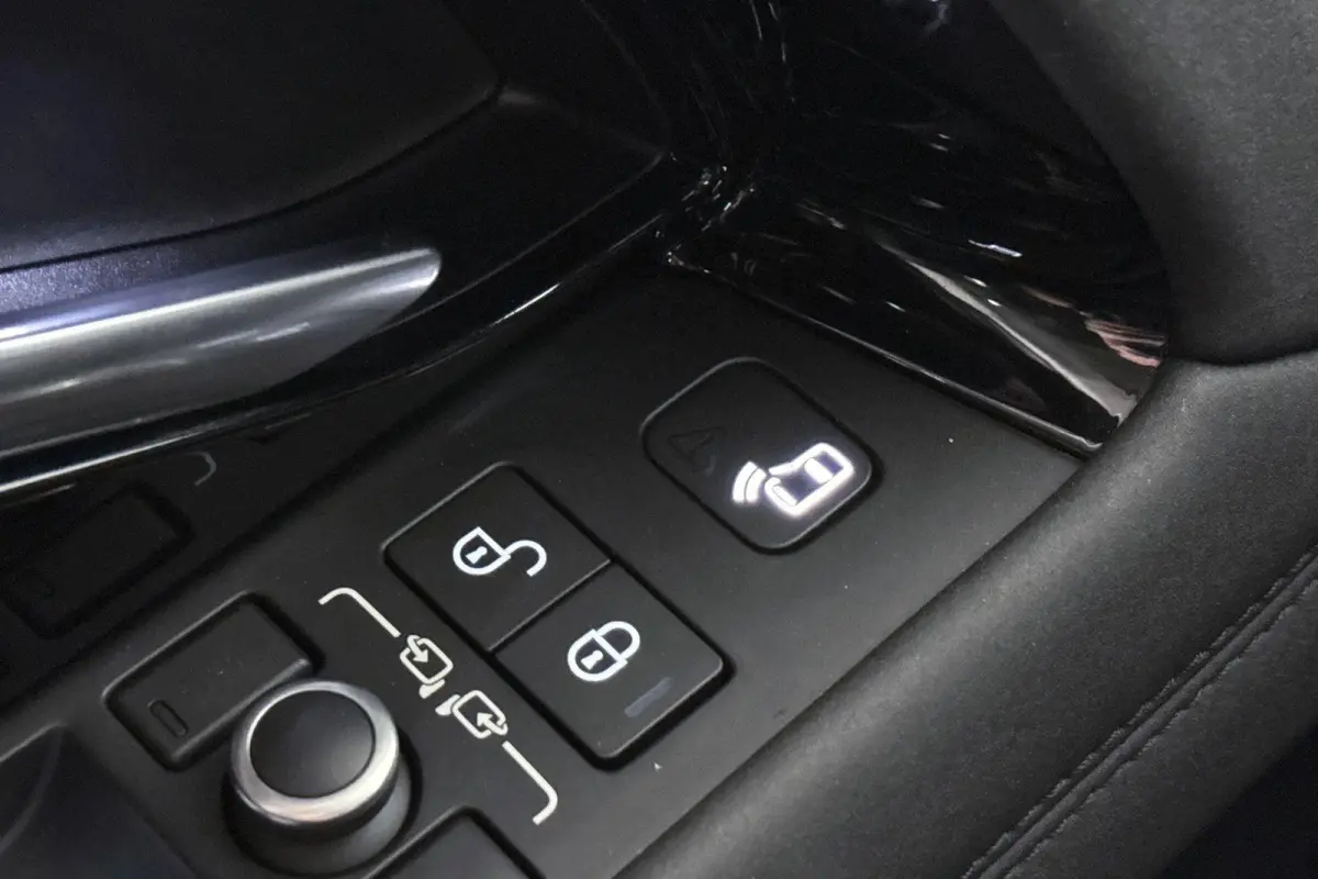 1.5 P300e AWD SE Leder Memory Stuur-Stoelverwarming Camera