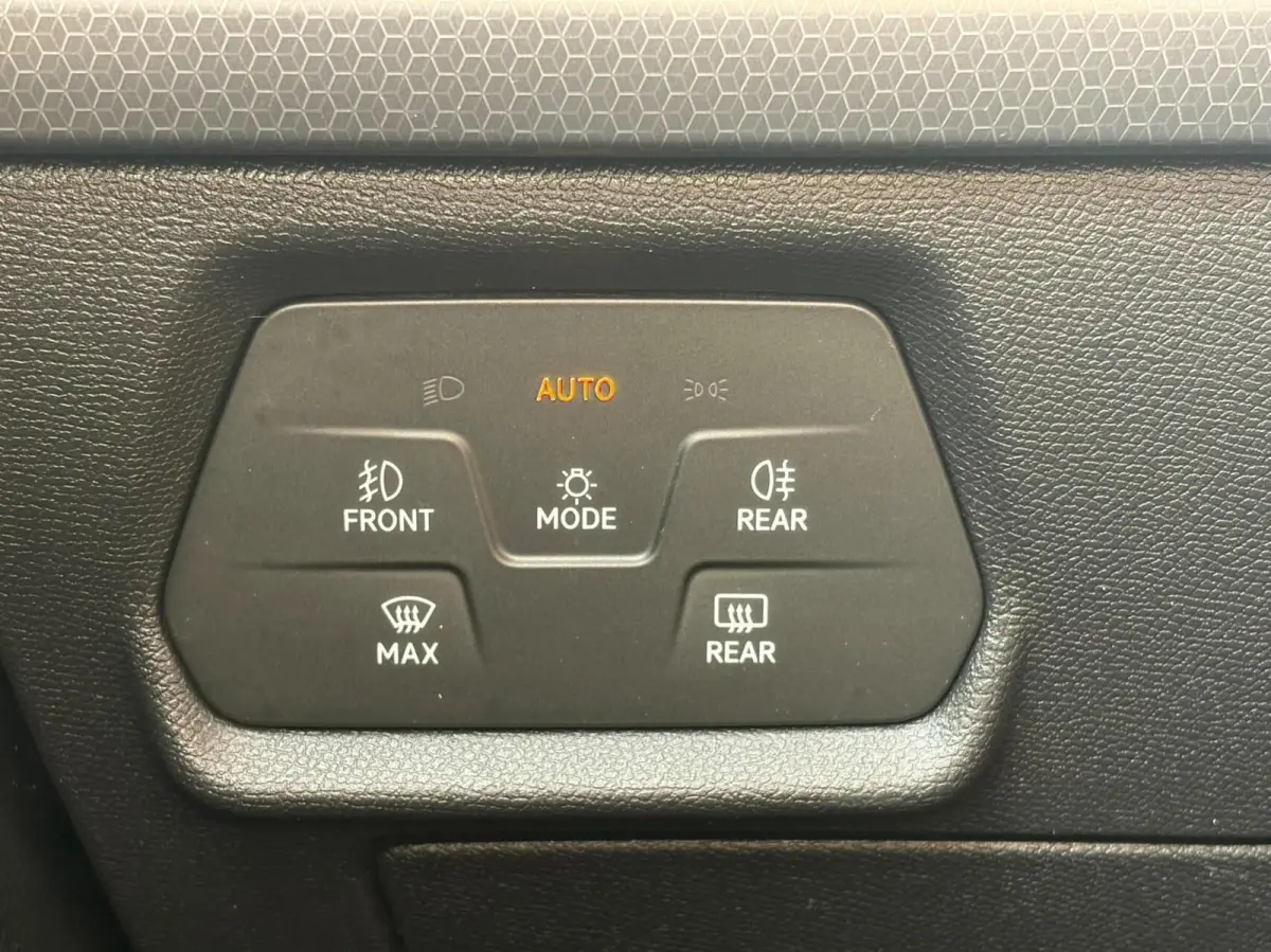 1.0 EcoTSI Style Business Intense|Automaat|Inklapbare Trekhaak|Camera|Apple Carplay+Android Auto